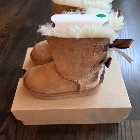 Ugg Toddler Kids T Bailey Bow II Ugg Color Chestnut Brown Suede Size 8 - Picture 1 of 8